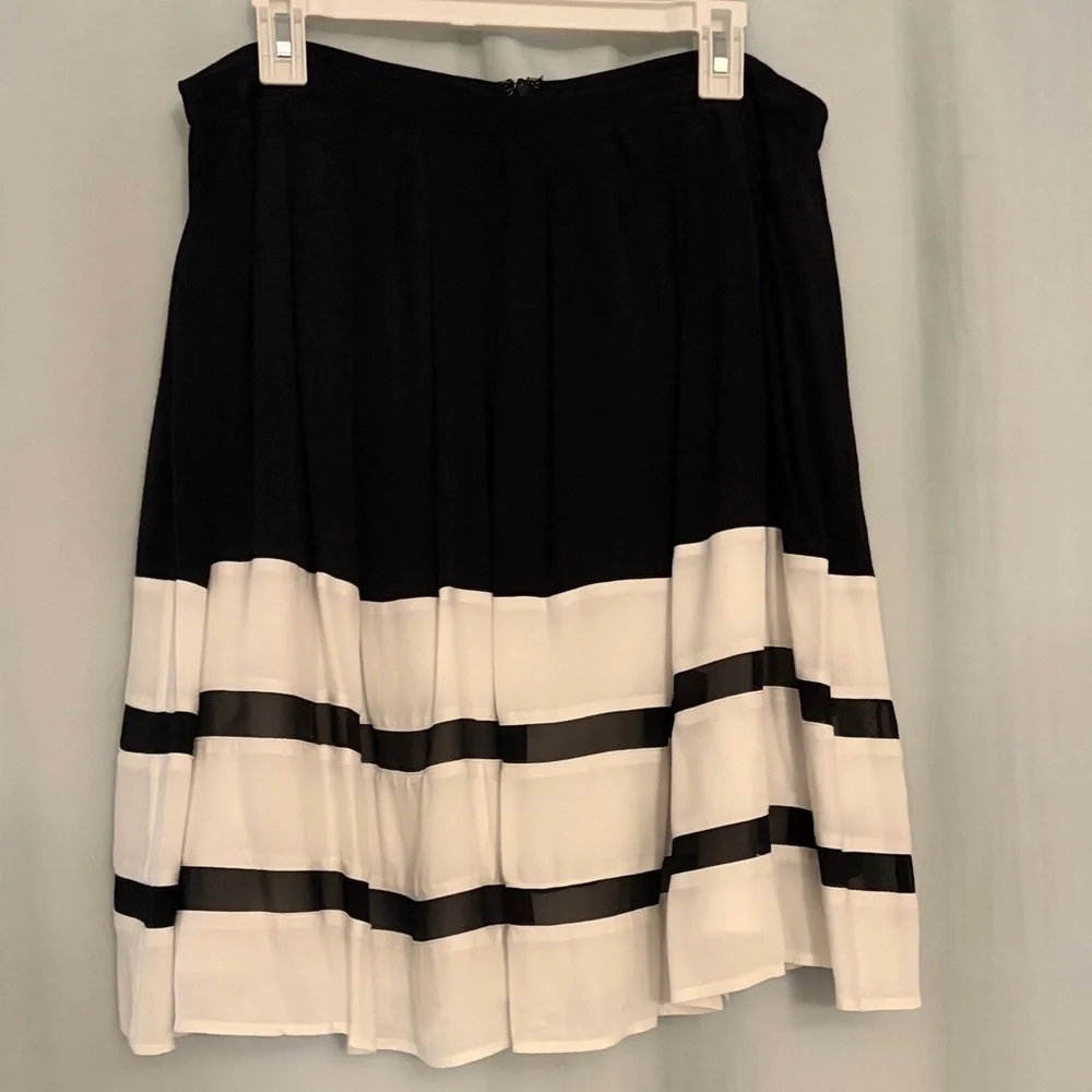 Nicole by Nicole Miller Black and White Striped Circle Skirt,‎ size 16
